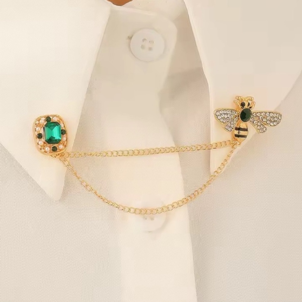 Vintage Bee Crystal Chain Brooch | Green Gem Lapel Pin | Elegant Gold Accessory - Picture 4 of 8